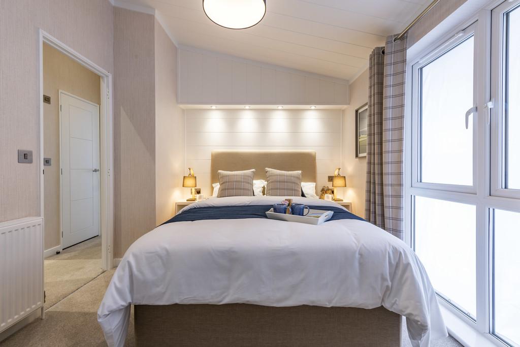 Omar Alderney Master Bedroom3