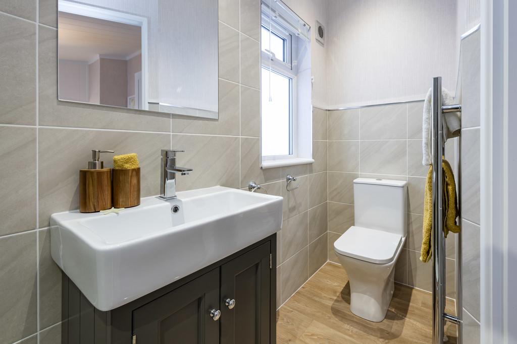Omar Alderney En-suite1