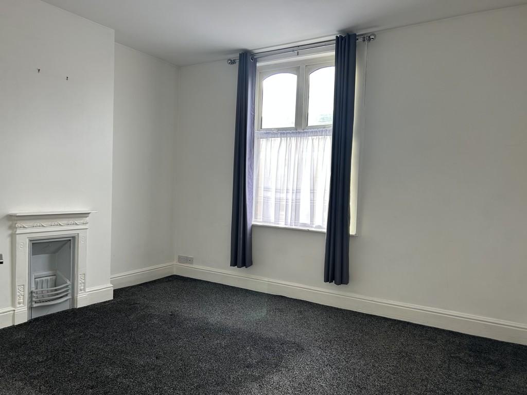 Main bedroom 10