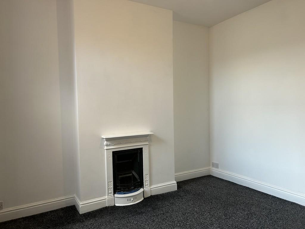 Second bedroom 4