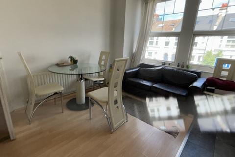 2 bedroom flat to rent, Tooting Bec Road, London
