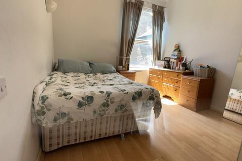 2 bedroom flat to rent, Tooting Bec Road, London
