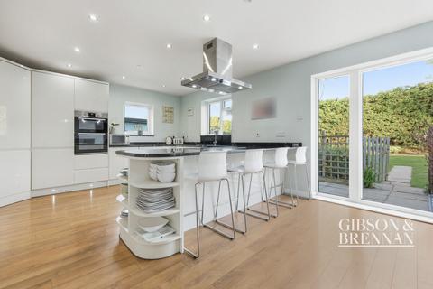 5 bedroom detached house for sale, Homefields Avenue, Benfleet, SS7