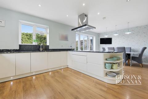5 bedroom detached house for sale, Homefields Avenue, Benfleet, SS7