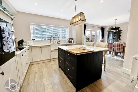 4 bedroom detached bungalow for sale, The Commons, Colchester