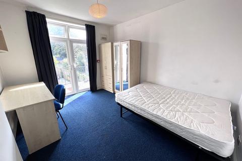 6 bedroom house share to rent, Gwydr Crescent, Uplands