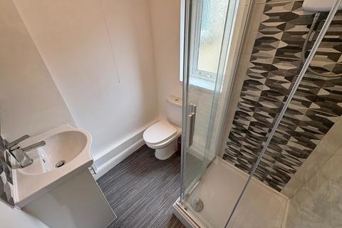 3 bedroom maisonette to rent, St Helens Crescent, Swansea