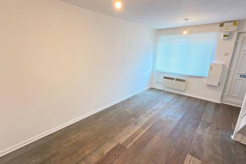 undefined, Linslade Close, Hounslow, TW4