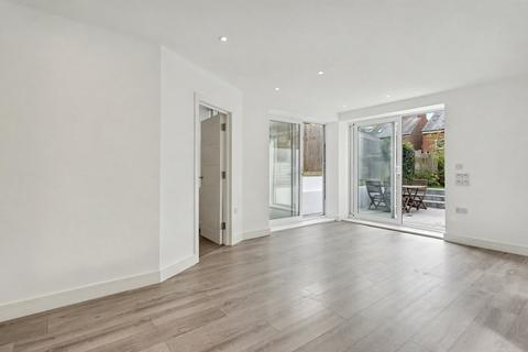 Flat 1a, Rosslyn, 33 Hammers Lane, London, NW7 4BY
