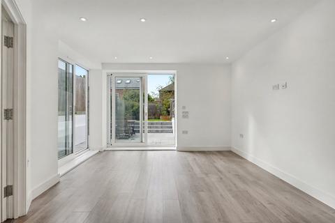 Flat 1a, Rosslyn, 33 Hammers Lane, London, NW7 4BY