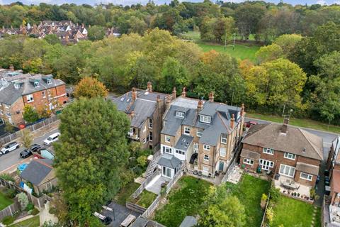 Flat 1a, Rosslyn, 33 Hammers Lane, London, NW7 4BY