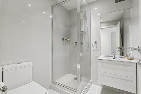 Flat 1a, Rosslyn, 33 Hammers Lane, London, NW7 4BY