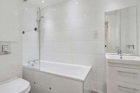 Flat 1a, Rosslyn, 33 Hammers Lane, London, NW7 4BY