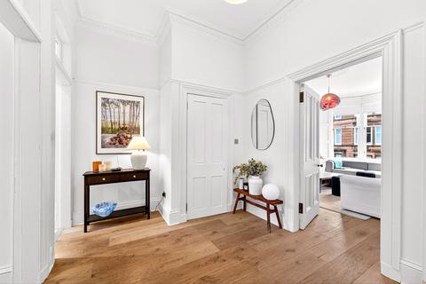 2/1, 16 Dryburgh Gardens, Glasgow, G20 6BT