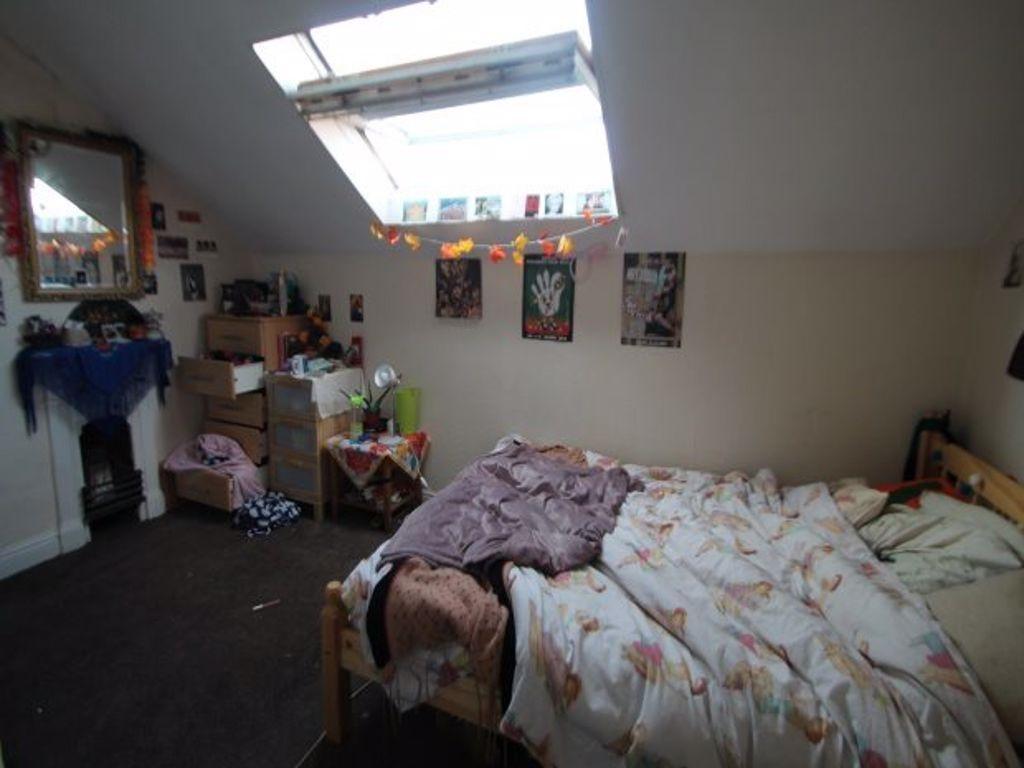 A cozy bedroom with a double bed and a window l...