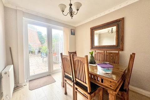 4 bedroom semi-detached house for sale, Sidmouth Avenue, Leicester, LE5