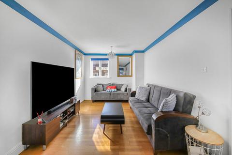 2 bedroom flat for sale, Peninsula Court, 121 East Ferry Road, London