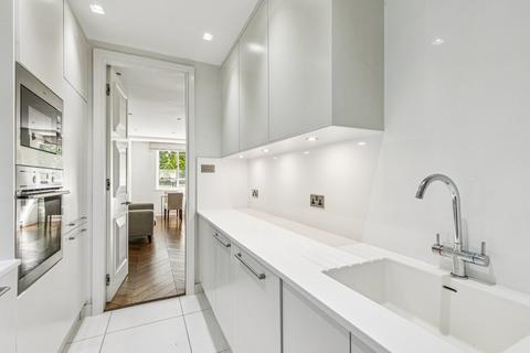 2 bedroom flat for sale, Burton Court, Franklins Row, Chelsea