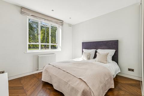 2 bedroom flat for sale, Burton Court, Franklins Row, Chelsea