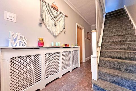 3 bedroom semi-detached house for sale, Castle Road, TIPTON, DY4 8EA