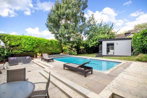 5 bedroom property for sale, Seven Arches Road, Brentwood CM14