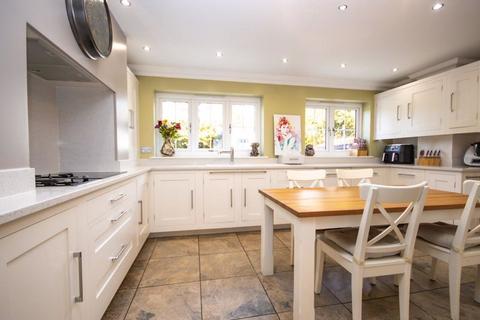5 bedroom property for sale, Seven Arches Road, Brentwood CM14
