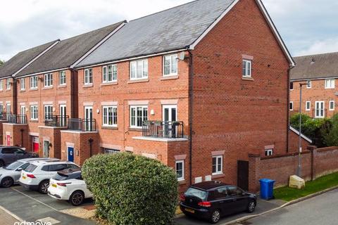 4 bedroom townhouse for sale, Millington Gardens, Lymm, WA13 9UJ