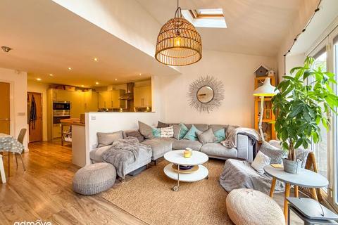 4 bedroom townhouse for sale, Millington Gardens, Lymm, WA13 9UJ