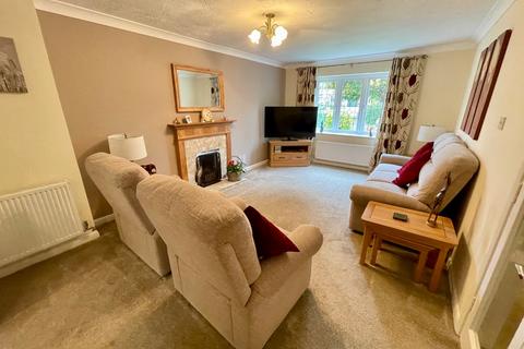 4 bedroom detached house for sale, Holford Way, Luton, Bedfordshire, LU3 4ED