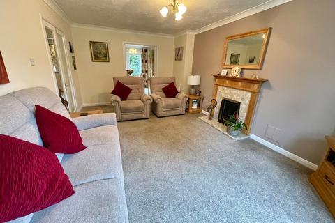 4 bedroom detached house for sale, Holford Way, Luton, Bedfordshire, LU3 4ED