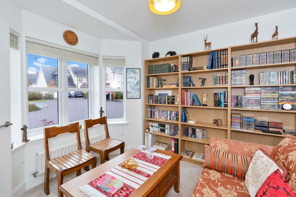 Bedroom 5/Study
