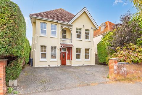 undefined, Pinecliffe Avenue, Bournemouth, BH6 3