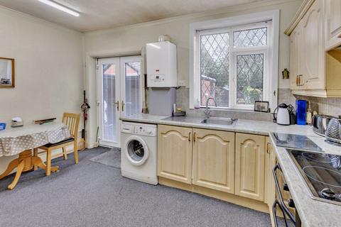 2 bedroom end of terrace house for sale, Huddersfield Road, Newhey OL16 3QD