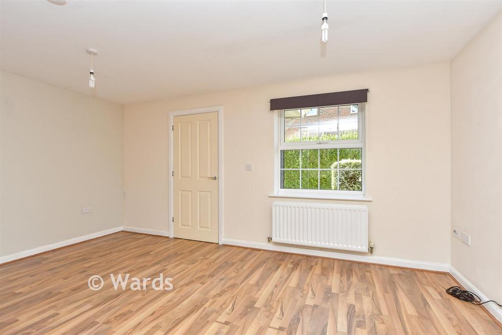 Lounge/Dining Area