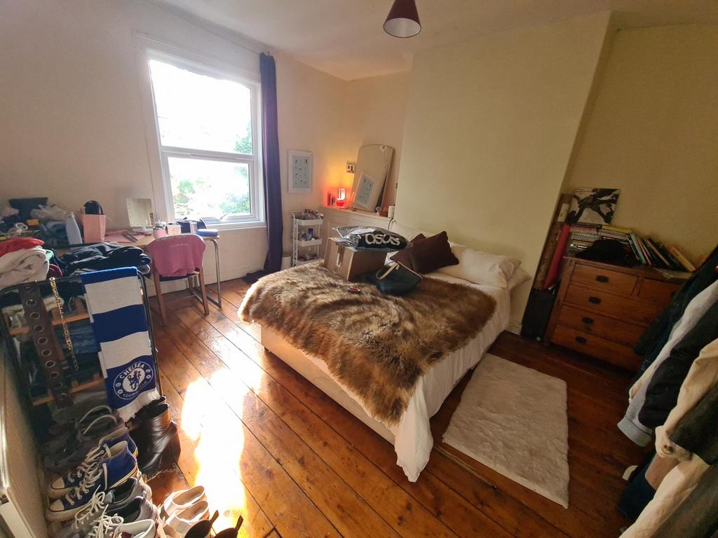 A cozy bedroom featuring a comfortable double b...