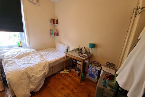 4 bedroom house to rent, Victoria Road, Leeds LS6