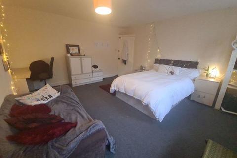 4 bedroom house to rent, Victoria Road, Leeds LS6