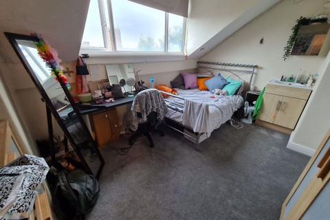 undefined, Claremont Grove, Leeds LS3