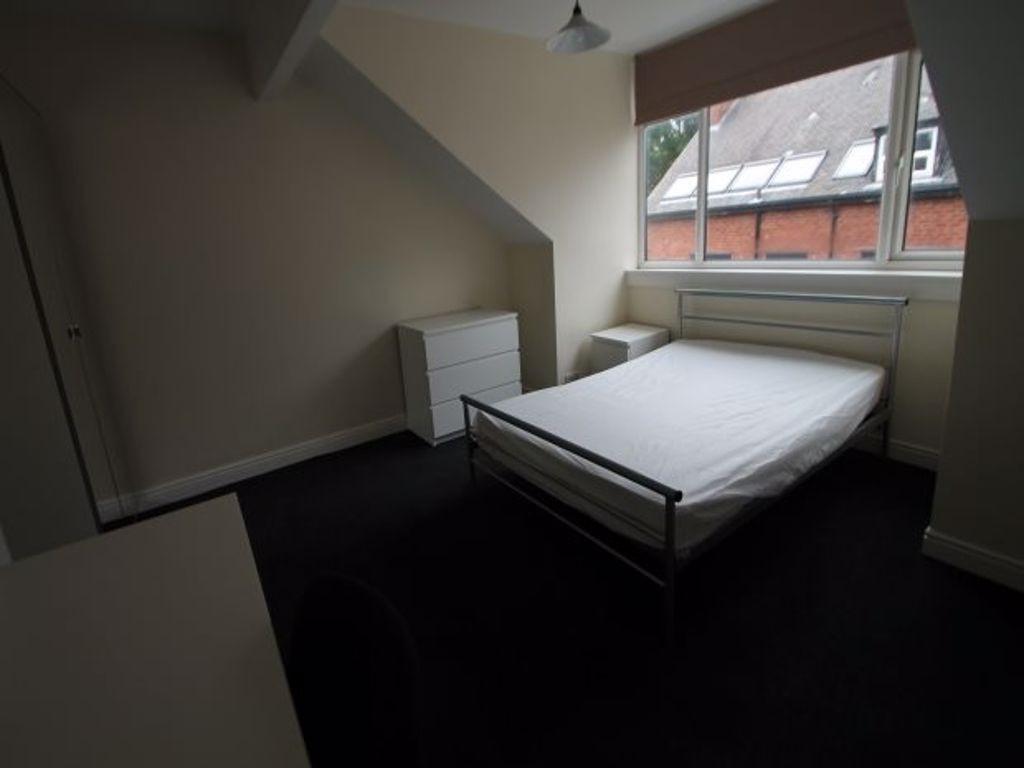 A neat, well-lit single bedroom featuring a com...