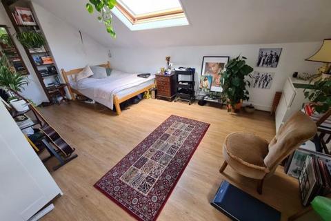 undefined, St Michaels Lane, Leeds LS4