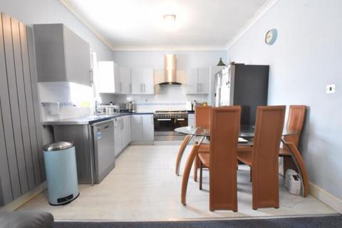 undefined, Arundel Road, Luton, Bedfordshire, LU4 8DY