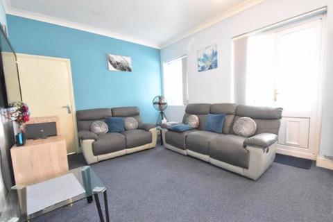 6 bedroom bungalow for sale, Arundel Road, Luton and Dunstable Borders, Luton, Bedfordshire, LU4 8DY