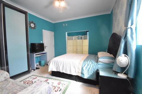 6 bedroom bungalow for sale, Arundel Road, Luton and Dunstable Borders, Luton, Bedfordshire, LU4 8DY