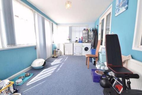 6 bedroom bungalow for sale, Arundel Road, Luton and Dunstable Borders, Luton, Bedfordshire, LU4 8DY