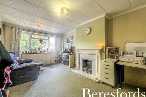 2 bedroom maisonette for sale, Avenue Close, Romford, RM3