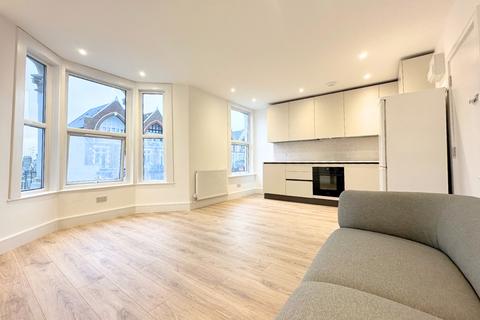 1 bedroom flat to rent, Cromwell Avenue, London N6