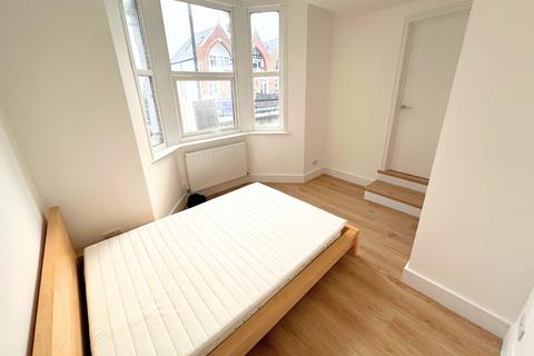 1 bedroom flat to rent, Cromwell Avenue, London N6
