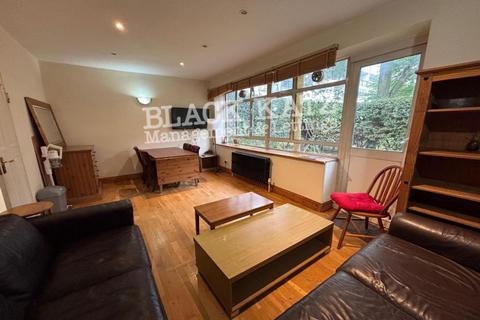 3 bedroom ground floor maisonette to rent, SW1V