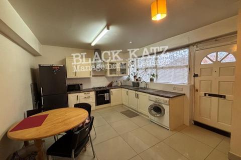 3 bedroom ground floor maisonette to rent, SW1V