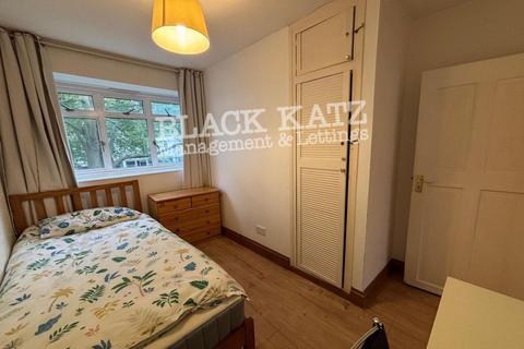 3 bedroom ground floor maisonette to rent, SW1V
